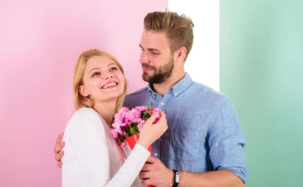 Mann und Frau Blumen Ehe